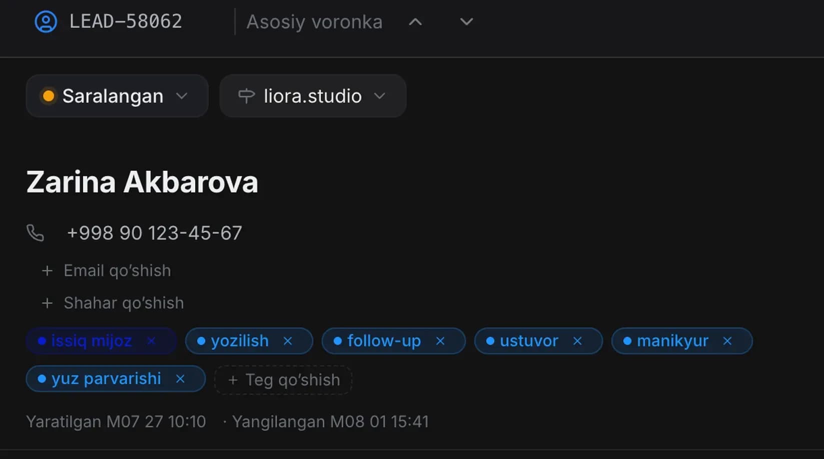 Asosiy voronkadagi lid kartochkasi: «Saralangan» holati, mijoz telefoni va sohaga oid xizmat teglari — «yozilish», «issiq mijoz», «manikyur», «yuz parvarishi»